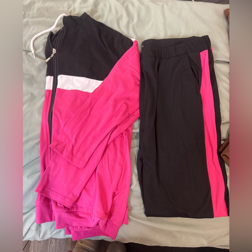 A bundle of 3 jogger sets unbranded size XL